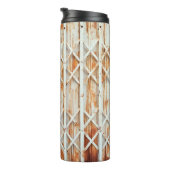 Alte Türverkleidungen sind rostet. abstrakt, antik Thermosbecher (Nach rechts gedreht)