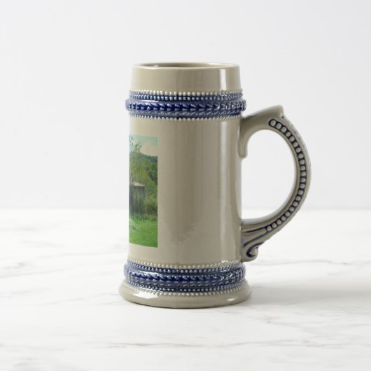 Alte verwitterte Scheune Bierglas (Rechts)