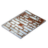 Alte Vintage Backsteinwand mit weißer Sprinklerpla Notizblock (Linke Seite)