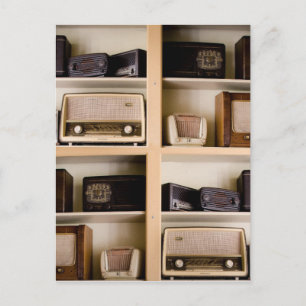 Alte Vintage-Radios aus den 1950er Jahren auf Rega Postkarte