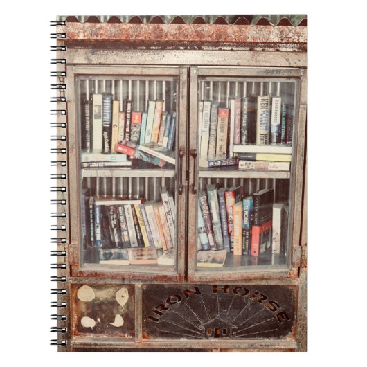 Alte virtuelle Bibliothek mit Büchern Notizblock (Vorderseite)