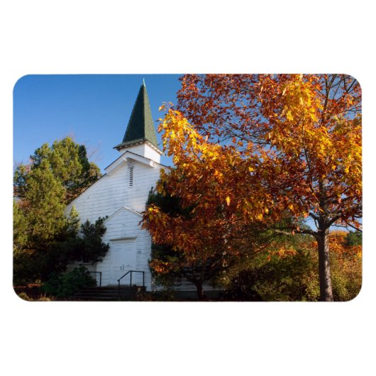 Alte weiße Kirche im Herbst Magnet (Horizontal)