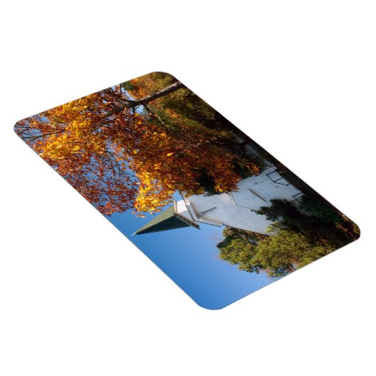 Alte weiße Kirche im Herbst Magnet (Rechte Seite)