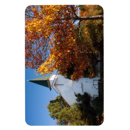 Alte weiße Kirche im Herbst Magnet (Vertikal)