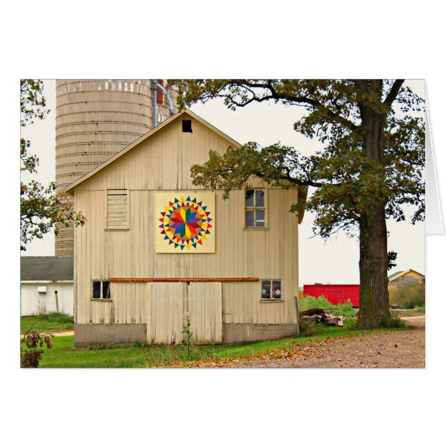 Alte weiße Scheune mit (Vorderseite (Horizontal))