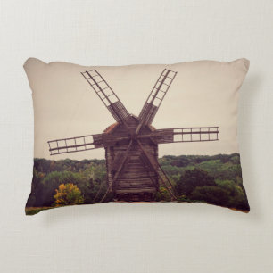 Alte Windmühle. Herbstlandschaft. ukrainische Arch Dekokissen