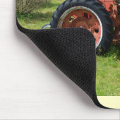 Alte Zugmaschine in Frankreich Mousepad (Ecke)