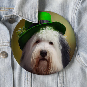 Altenglischer Schäferhund im St. Patrick's Day-Kle Button