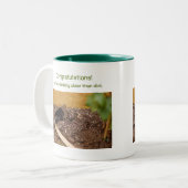 Älter als Dirt Zweifarbige Tasse (Vorderseite Links)