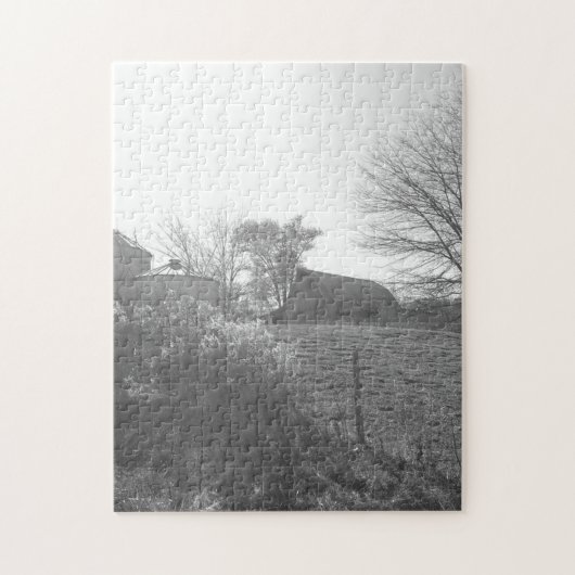 Alter Bauernhof in Schwarz/Weiß Puzzle (Vertikal)