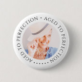 Alter bis Perfektion Modernes, einfaches Geburtsta Button (Vorderseite)