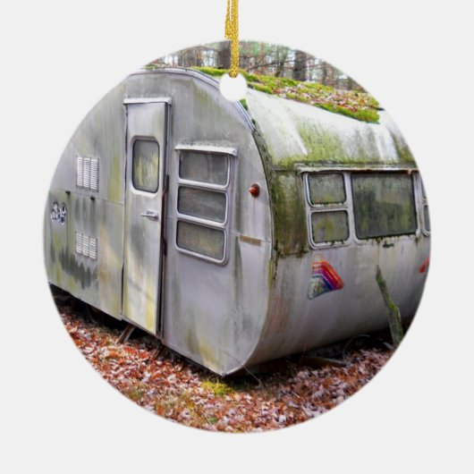 Alter Camper in Wald Keramikornament (Hinten)