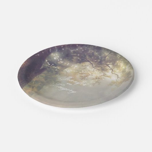 Alter Eichenbaum und Streichellichter Rustikaler T Pappteller (Schrägansicht)