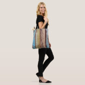 Alter, farbiger Holzboden abstrakt, Hintergrund Tasche (Am Model)