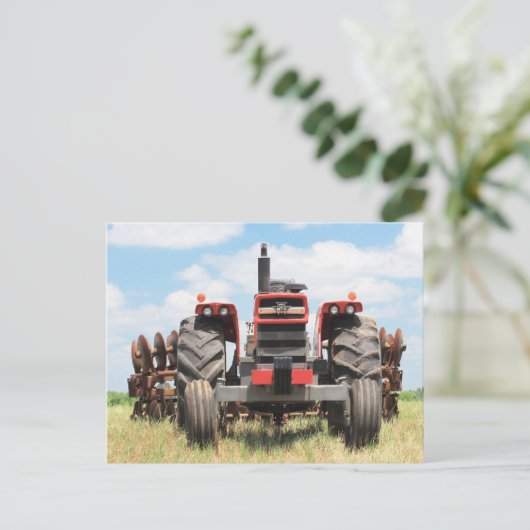 Alter großer Traktor sitzt morgens im Geiste Postkarte (Stehend Vorderseite)