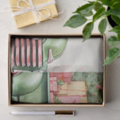 Alter grüner LKW mit festlichen Kiefern und Verans Seidenpapier (Geschenk)