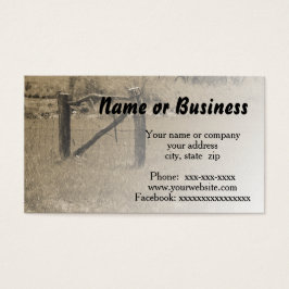 alter Holzzaun auf einem Feld oder einer Weide