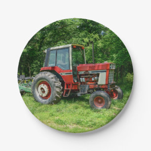 Alter internationaler Traktor Pappteller
