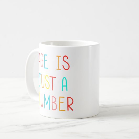 Alter ist nur eine Zahl - farbenfrohe Retro Quote- Kaffeetasse (Vorderseite Links)
