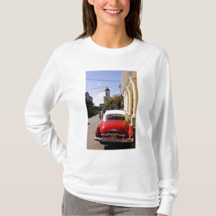 Alter klassischer amerikanischer Wagen in Guanabac T-Shirt
