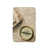 Alter Kompass über alter Karte Badematte (Vorderseite Vertikal)