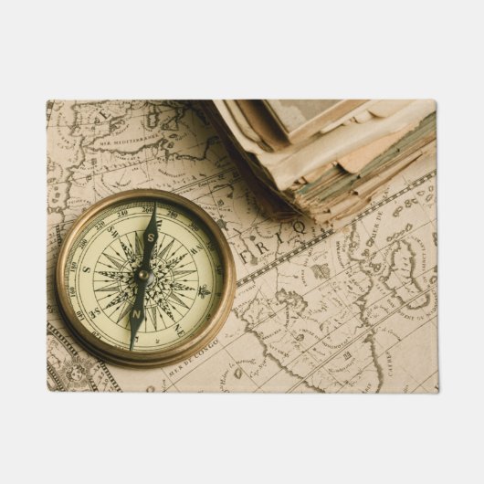 Alter Kompass über alter Karte Fußmatte (Vorderseite)