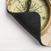 Alter Kompass über alter Karte Mousepad (Ecke)