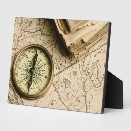 Alter Kompass über antike Karte Fotoplatte (Seite)