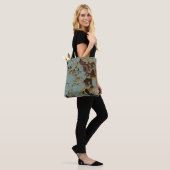 Alter, korrodierter rostiger metallischer Hintergr Tasche (Am Model)