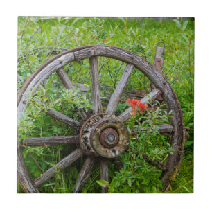 Alter Lastwagen drehen herein historische Fliese