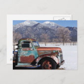 Alter LKW auf dem Feld Postkarte (Vorne/Hinten)