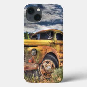 Alter LKW, verlassen auf einem Feld Case-Mate iPhone Hülle