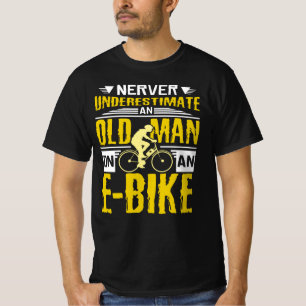 Alter Mann auf E-Bike T-Shirt