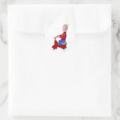 Alter Mann auf ein Roller-Aufklebern Runder Aufkleber (Tasche)