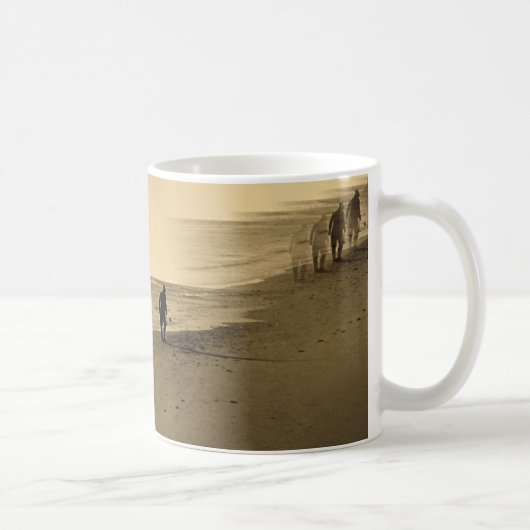 alter Mann auf Strand-Tasse Kaffeetasse (Rechts)