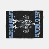 Alter Mann beim Heben des Gewichts trainiert Fitne Fleecedecke (Vorderseite (Horizontal))