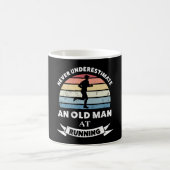 Alter Mann beim Running Funny Runner Geschenk Vate Kaffeetasse (Mittel)