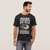 Alter Mann, der Chickadevögel Liebe T-Shirt (Vorne ganz)