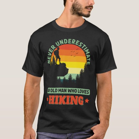 Alter Mann, der Lieben Wandern Wandern Wandern Out T-Shirt (Vorderseite)