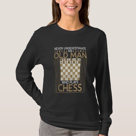 Alter Mann, der Schachschach-Set spielt T-Shirt (Vorderseite)