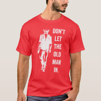 Alter Mann geht mit einer Gitarre vintage T-Shirt