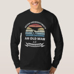 Alter Mann in Hanggliding Funny Gift Vater T-Shirt<br><div class="desc">Unterschätze niemals einen Alten bei Hanggliding. Ein lustiges Geschenk für Männer,  die Paragliding & Hangglider Liebe. Erhalten Sie es als Weihnachten,  Geburtstag oder Vatertagsgeschenke für Ihren Ehemann oder Vater.</div>
