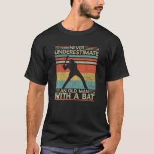 Alter Mann mit Badewanne Baseball Player Softb T-Shirt