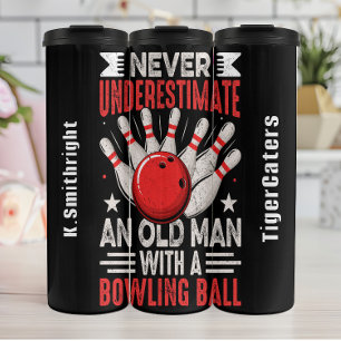 Alter Mann mit Bowling Ball Thermosbecher