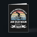 Alter Mann mit einem Bicycle Funny Gift Vater Karte<br><div class="desc">Unterschätze niemals einen Alten mit einem Fahrrad. Dieses lustige Geschenk ist ideal für Männer,  die Liebe zum Radfahren,  Radfahren,  Fahrradfahren und Mountainbiken haben. Holen Sie es als Weihnachten oder väterliche Geschenke für Ihren Mann.</div>