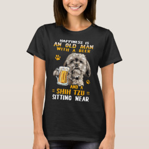 Alter Mann mit einem Bier und einem schicken Tzu i T-Shirt