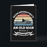 Alter Mann mit einem Trombone Funny Gift Vater Karte<br><div class="desc">Unterschätze niemals einen Alten mit einem Röhrchen. Ein lustiges Geschenk für Männer,  die Liebe Marching Band,  Musik,  Jazz & Instrumente. Erhalten Sie es als Weihnachten,  Geburtstag oder Vatertagsgeschenke für Ihren Ehemann oder Vater.</div>