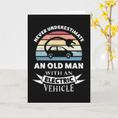 Alter Mann mit Elektrofahrzeug EV Geschenkband Karte (Gelbe Blume)