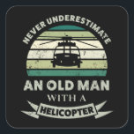 Alter Mann mit Helikopter Funny Vater Geschenk Quadratischer Aufkleber<br><div class="desc">Unterschätze niemals einen Alten mit einem Hubschrauber. Ein lustiges Geschenk für Männer / Piloten,  die Liebe von Flugzeugen,  Luftfahrt & Militär. Erhalten Sie es als Weihnachten,  Geburtstag oder Vatertagsgeschenke für Ihren Ehemann oder Vater.</div>
