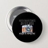 Alter Mann mit Kamera Button (Vorne & Hinten)